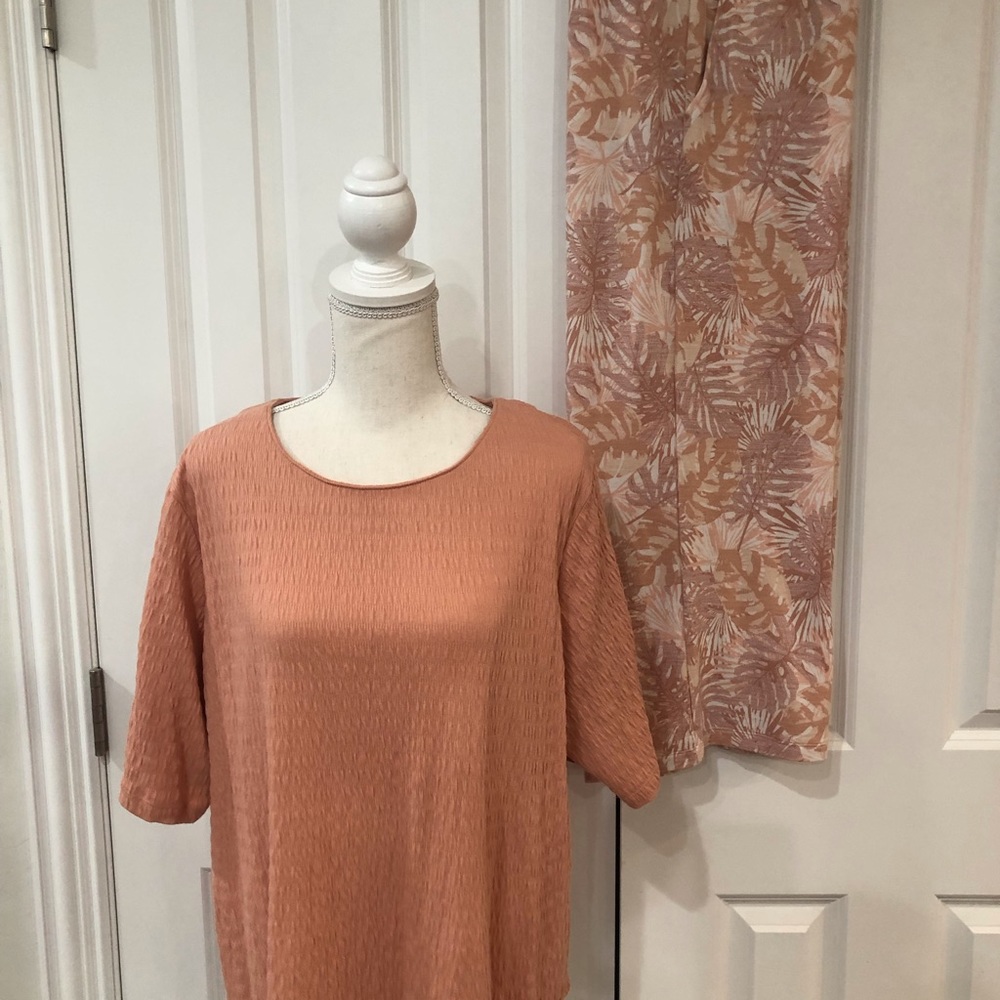 Set with top size 1X and Capri pants size large.